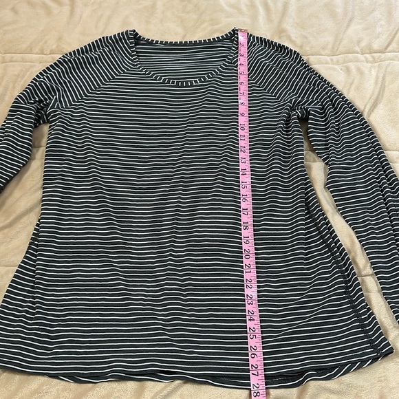 Lululemon long sleeve shirt - Picture 2 of 5